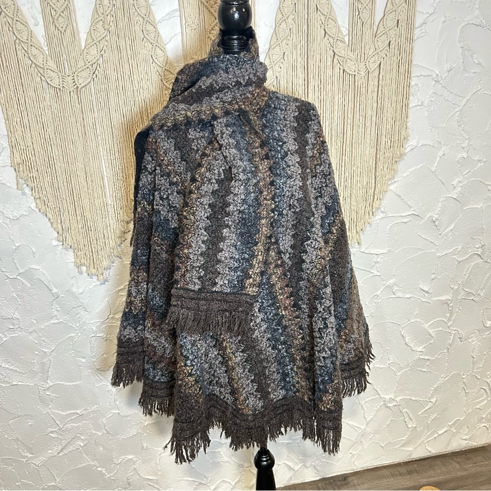 Vintage 1980s Oscar de la Renta Wool-Blend Shawl, Boho FringeWrap,Earth-Tones - Picture 4 of 16